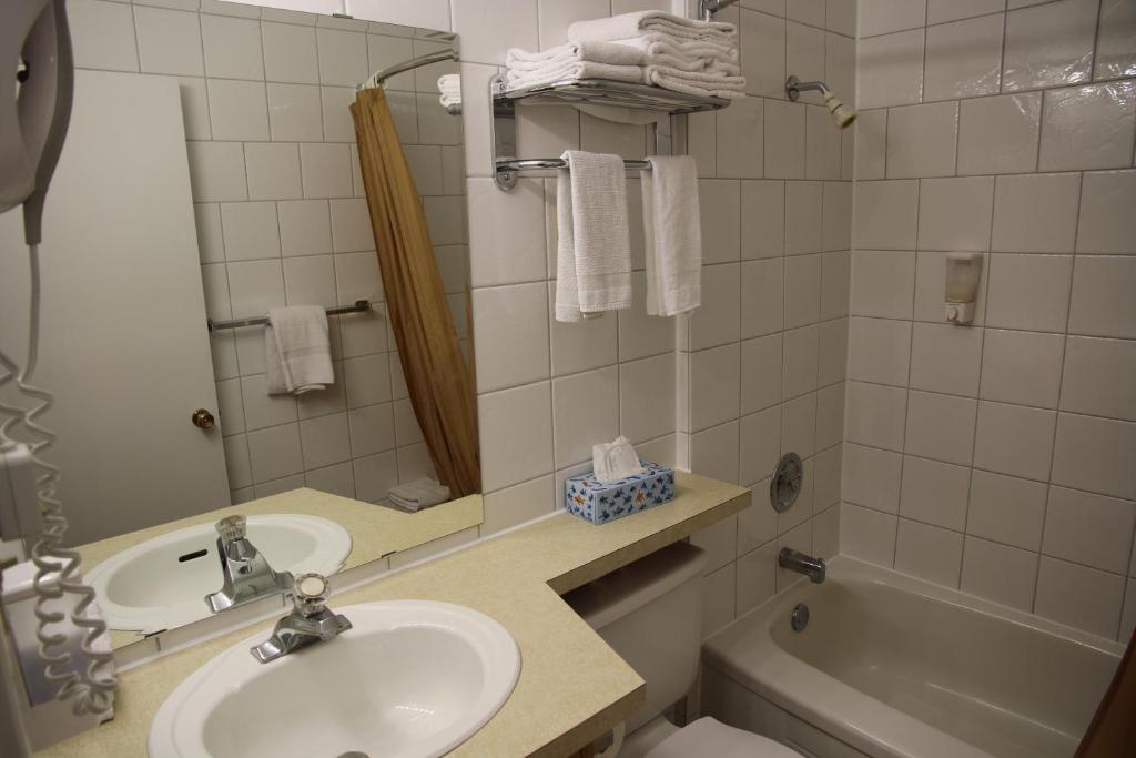 Waterfront Inn Пентиктън Стая снимка