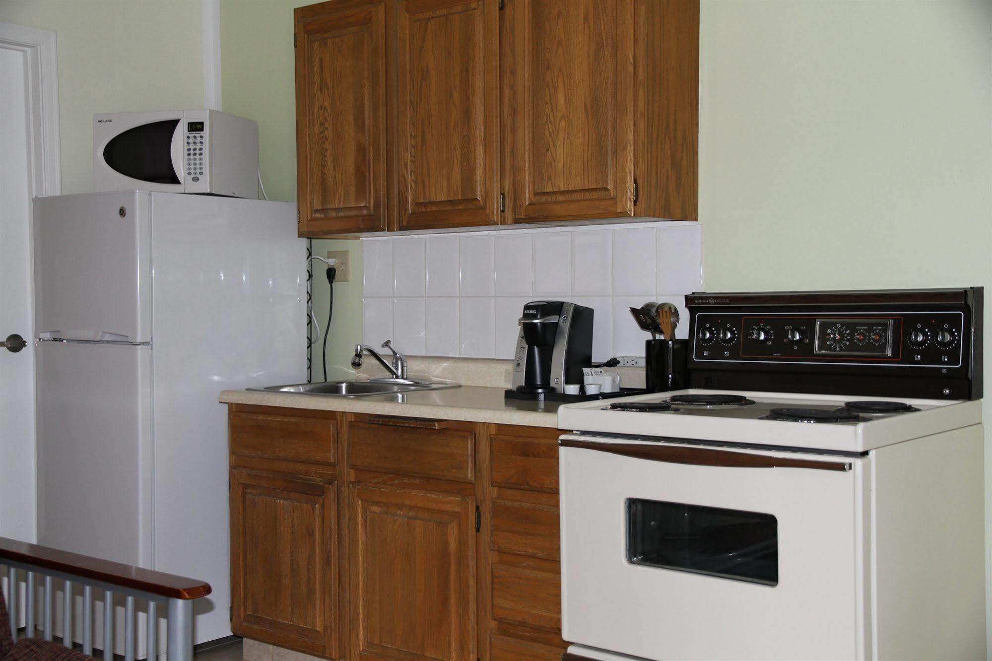 Waterfront Inn Пентиктън Екстериор снимка